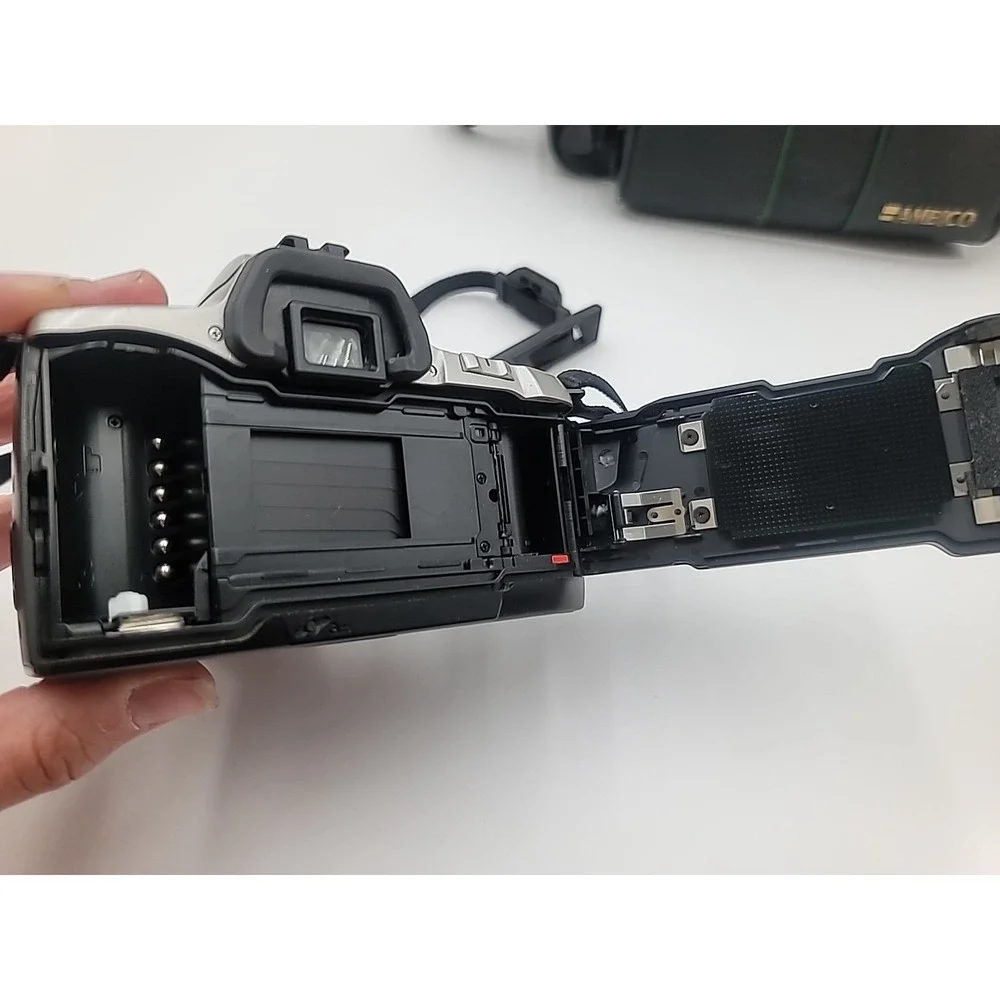 Minolta Maxxum QT Si 35mm Film + 35-80mm AF Zoom Lens‎ (UNTESTED)